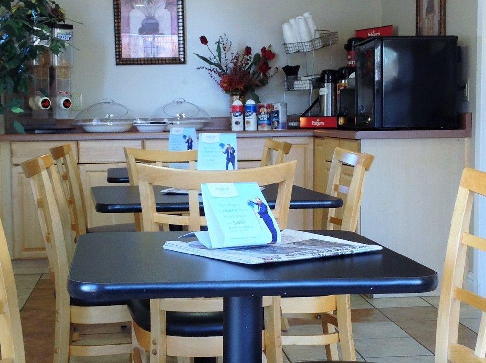 Knights Inn Лонгвю Екстериор снимка